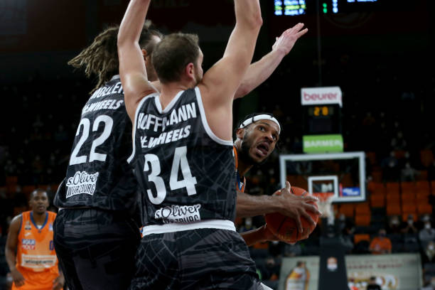 人注目的 人注目的